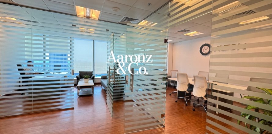 Oficiu în Business Bay, Dubai, EAU 74 mp.  №685628