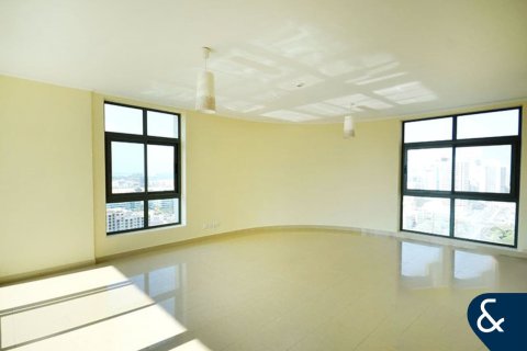 Apartment in The Views, Dubai, UAE 2 bedrooms, 145 sq.m. № 667297 - photo 2