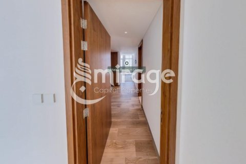 Villa in Abu Dhabi, UAE 5 bedrooms, 478 sq.m. № 574229 - photo 3