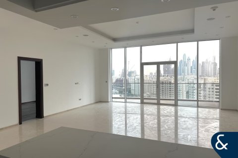 דירה להשכרה ב Palm Jumeirah, Dubai, איחוד האמירויות  3 חדרי שינה, 211 מ"ר, מספר 688883 - תמונה 17