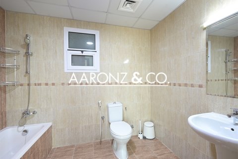 Byt v Jumeirah Lake Towers, Dubai, SAE 3 ložnice, 106.5 m² Č.: 670719 - fotografie 11