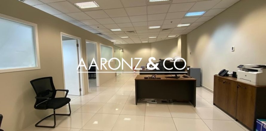 Kancelář v Dubai Investment Park, SAE 101.8 m² Č.: 670676