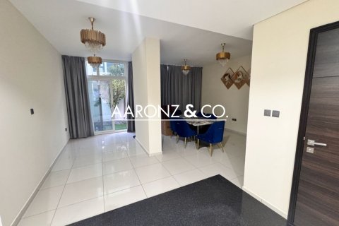 Villa en alquiler en Dubai, EAU 3 dormitorios, 165 m2 № 670655 - foto 2