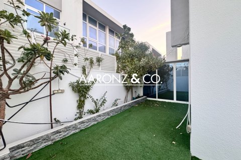 Villa en alquiler en Dubai, EAU 3 dormitorios, 165 m2 № 670655 - foto 3