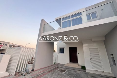 Villa en alquiler en Dubai, EAU 3 dormitorios, 165 m2 № 670655 - foto 1