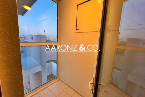 Villa en alquiler en Dubai, EAU 3 dormitorios, 165 m2 № 670655 - foto 12