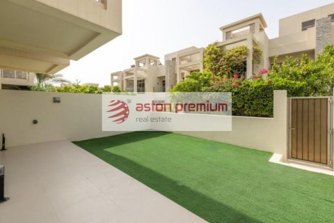 Kaupunkipientalo Meydan, Dubai, Arabiemiraatit 3 makuuhuonetta, 235.2 m2 № 670398 - kuva 1