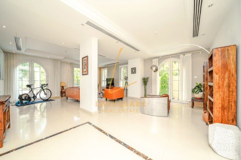 Βίλα σε Jumeirah Golf Estates, Dubai, ΗΑΕ 5 υπνοδωμάτια, 903 τ.μ. Αρ. 670432 - φωτογραφία 2