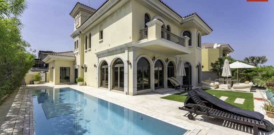 Villa in Palm Jumeirah, Dubai, UAE 4 bedrooms, 657.7 sq.m. № 580932