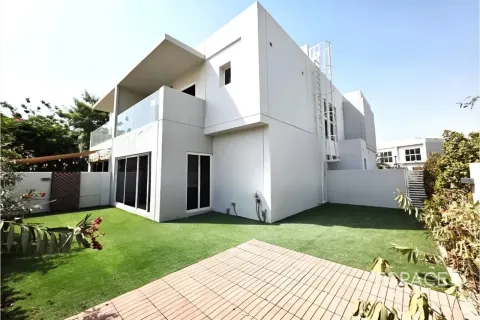 فيلا للإيجار في مُدُنْ، دبي، الإمارات العربية المتحدة 4 غرفة نوم ، 248 متر مربع ، رقم 738171 - صورة 1