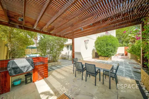 Müüa villa asukohaga Meadows, Dubai, AÜE: 3 magamistoaga, 287 m² Nr 737882 - pilt 19