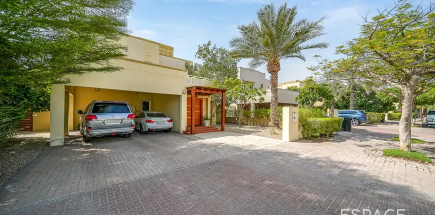 Villa asukohaga Meadows, Dubai, AÜE: 3 magamistoaga, 287 m² Nr 737882