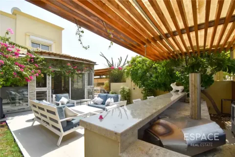 Villa in vendita a The Springs, Dubai, EAU 3 camere da letto, 209 mq. № 737881 - foto 1