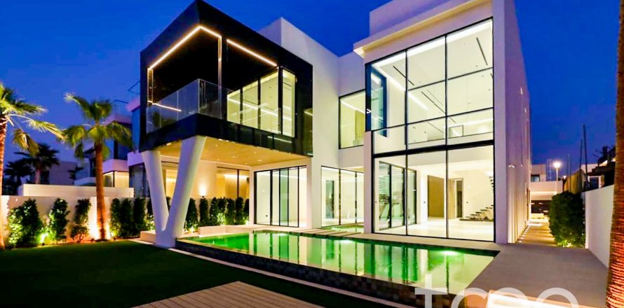 Vilë në Jumeirah Park, Dubai, Emiratet e Bashkuara Arabe 4 dhoma gjumi, 520.26 m2. № 753730