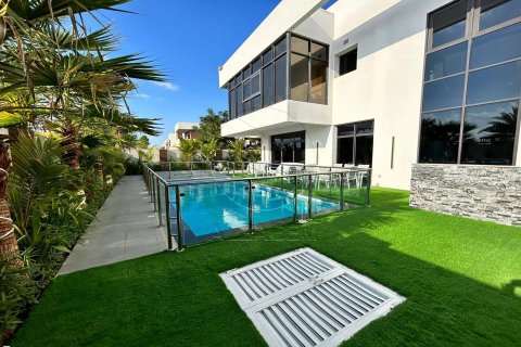 Vilë në Yas Island, Abu Dhabi, Emiratet e Bashkuara Arabe 5 dhoma gjumi, 692 m2. № 615431 - Foto 1