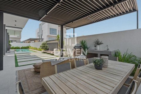 Vila u gradu Nadd Al Sheba, Dubai, UAE 5 spavaće sobe, 930.24 m2 Br. 744127 - Slika 30