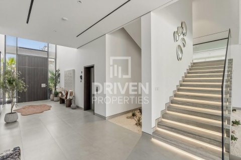 Vila u gradu Nadd Al Sheba, Dubai, UAE 5 spavaće sobe, 930.24 m2 Br. 744127 - Slika 7