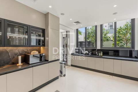 Vila u gradu Nadd Al Sheba, Dubai, UAE 5 spavaće sobe, 930.24 m2 Br. 744127 - Slika 12