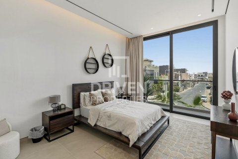 Vila u gradu Nadd Al Sheba, Dubai, UAE 5 spavaće sobe, 930.24 m2 Br. 744127 - Slika 15