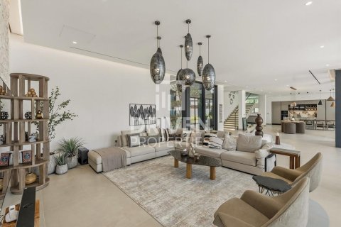 Vila u gradu Nadd Al Sheba, Dubai, UAE 5 spavaće sobe, 930.24 m2 Br. 744127 - Slika 4