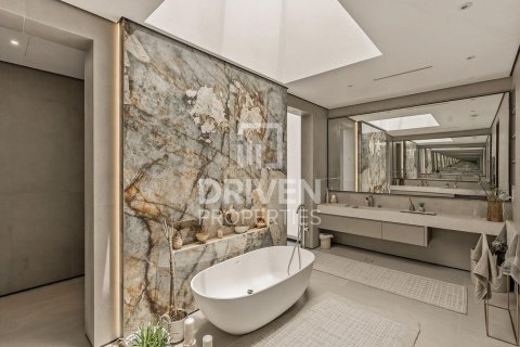 Vila u gradu Nadd Al Sheba, Dubai, UAE 5 spavaće sobe, 930.24 m2 Br. 744127 - Slika 19
