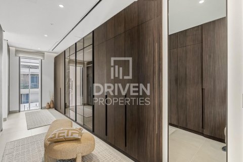 Vila u gradu Nadd Al Sheba, Dubai, UAE 5 spavaće sobe, 930.24 m2 Br. 744127 - Slika 18