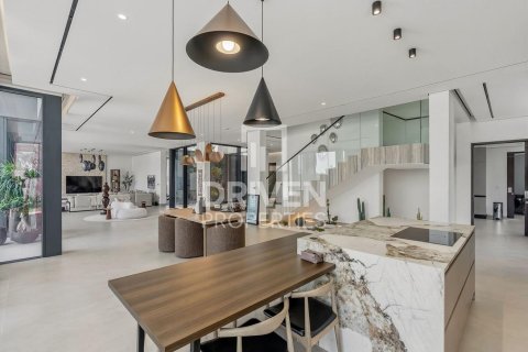 Vila u gradu Nadd Al Sheba, Dubai, UAE 5 spavaće sobe, 930.24 m2 Br. 744127 - Slika 2