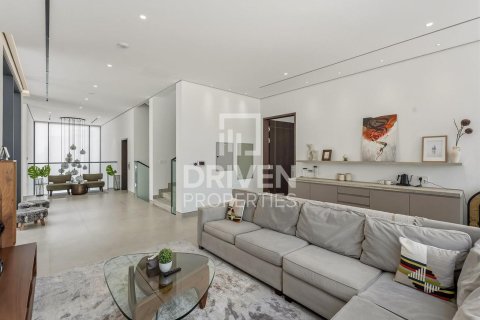 Vila u gradu Nadd Al Sheba, Dubai, UAE 5 spavaće sobe, 930.24 m2 Br. 744127 - Slika 9