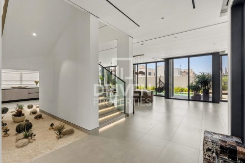 Vila u gradu Nadd Al Sheba, Dubai, UAE 5 spavaće sobe, 930.24 m2 Br. 744127 - Slika 8