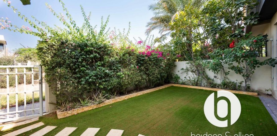 Villa in Dubai Hills Estate, UAE 4 bedrooms, 202 sq.m. № 707699