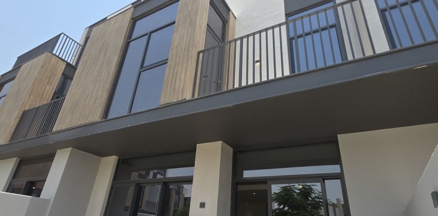 Vilë në Dubai, Emiratet e Bashkuara Arabe 3 dhoma gjumi, 168.2 m2. № 622973