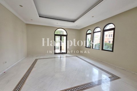 Villa à louer à Palm Jumeirah, Dubai, EAU 6 chambres, 650.32100000 m2 № 696619 - photo 23