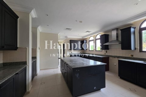 Villa à louer à Palm Jumeirah, Dubai, EAU 6 chambres, 650.32100000 m2 № 696619 - photo 5
