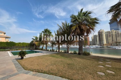 Villa à louer à Palm Jumeirah, Dubai, EAU 6 chambres, 650.32100000 m2 № 696619 - photo 3