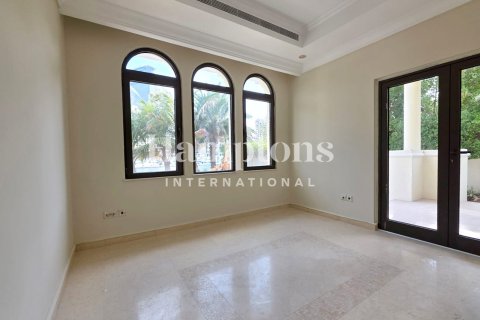 Villa à louer à Palm Jumeirah, Dubai, EAU 6 chambres, 650.32100000 m2 № 696619 - photo 27