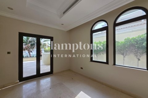 Villa à louer à Palm Jumeirah, Dubai, EAU 6 chambres, 650.32100000 m2 № 696619 - photo 11