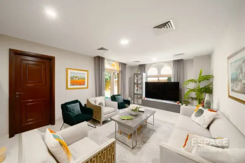 Müüa villa asukohaga Dubai Land, AÜE: 4 magamistoaga, 496 m² Nr 738046 - pilt 3