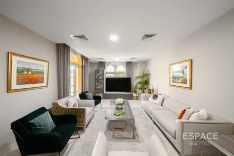 Müüa villa asukohaga Dubai Land, AÜE: 4 magamistoaga, 496 m² Nr 738046 - pilt 8