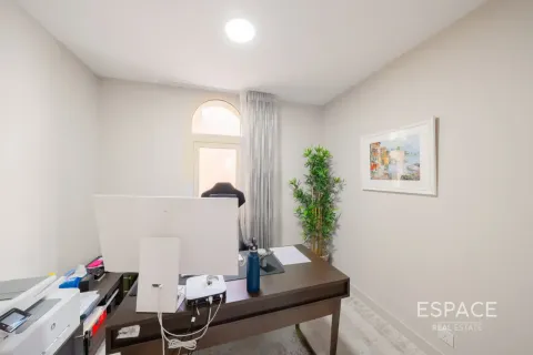 Müüa villa asukohaga Dubai Land, AÜE: 4 magamistoaga, 496 m² Nr 738046 - pilt 13