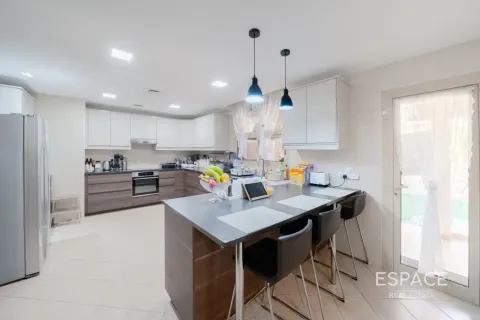 Müüa villa asukohaga Dubai Land, AÜE: 4 magamistoaga, 496 m² Nr 738046 - pilt 9