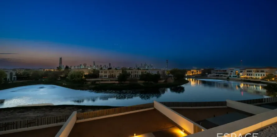 Villa asukohaga Jumeirah Park, Dubai, AÜE: 5 magamistoaga, 555 m² Nr 738048