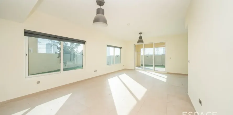 Villa a Jumeirah Park, Dubai, EAU 4 camere da letto, 455 mq. № 738467