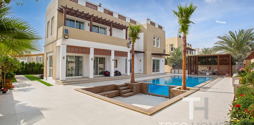 Mudon、Dubai、UAEにあるヴィラ 5ベッドルーム、520 m2 No586378