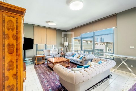 Apartmen di Greens, Dubai, UAE 3 bilik tidur, 187 meter persegi № 603388 - foto 1