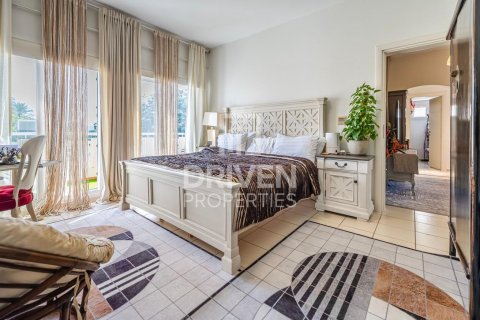 Vilë në Meadows, Dubai, Emiratet e Bashkuara Arabe 4 dhoma gjumi, 559 m2. № 603682 - Foto 9