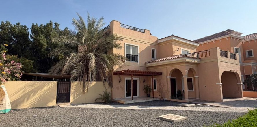 Villa a Dubai, EAU 5 camere da letto, 673.9 mq. № 660548
