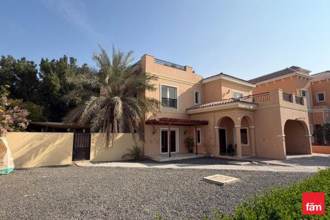 Vilă de închiriat în Dubai, EAU 5 dormitoare, 673.9 mp. №660548 - poză 1