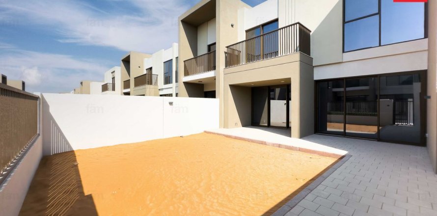Townhouse in Dubai, UAE 3 bedrooms, 160.9 sq.m. № 660512
