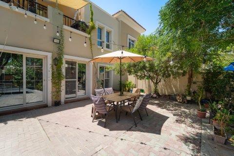 Ridamaja asukohaga Discovery Gardens, Dubai, AÜE: 3 magamistoaga, 238 m² Nr 734316