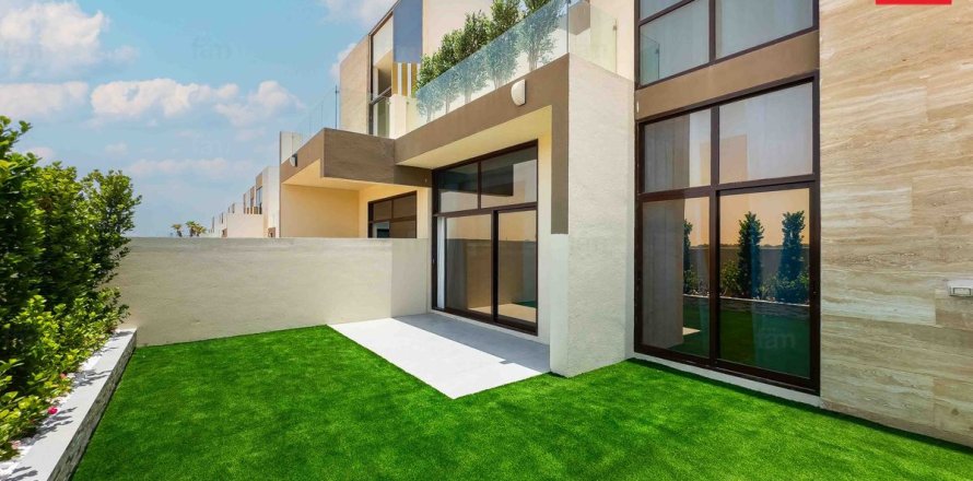 Kaupunkipientalo Dubai, Arabiemiraatit 4 makuuhuonetta, 215.5 m2 № 646948